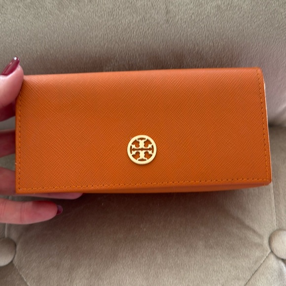 Tory Burch Sunglasses Case - Picture 1 of 3